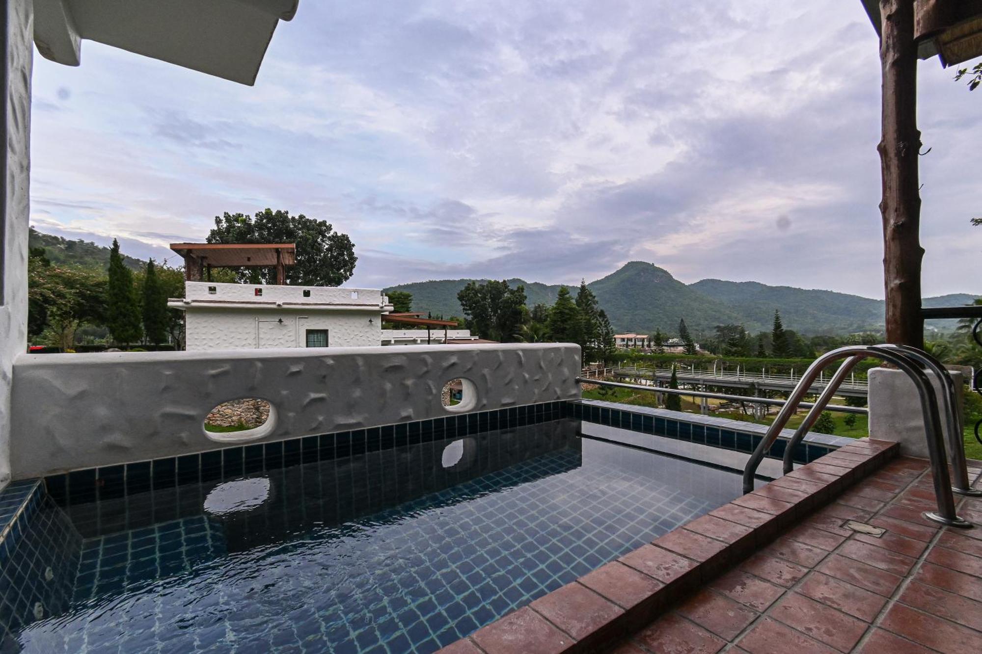 Swiss Valley Hip Resort Suan Phueng Δωμάτιο φωτογραφία
